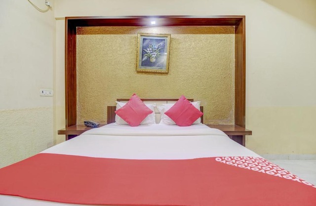 OYO 75839 Hotel Rex Plaza