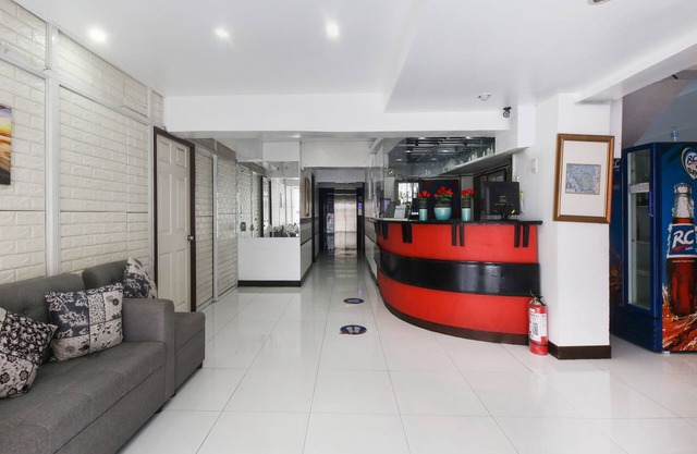 OYO 894 Cosmo Hotel P Campa Manila