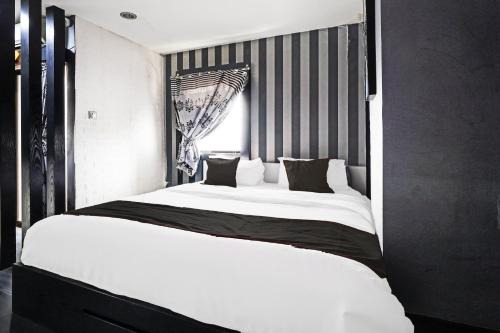 OYO 93365 Apartement Gateway By Sarana Cipta Mahakarya Ii