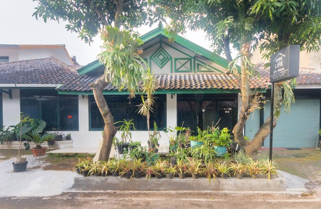 OYO Life 3055 Rumah Enin