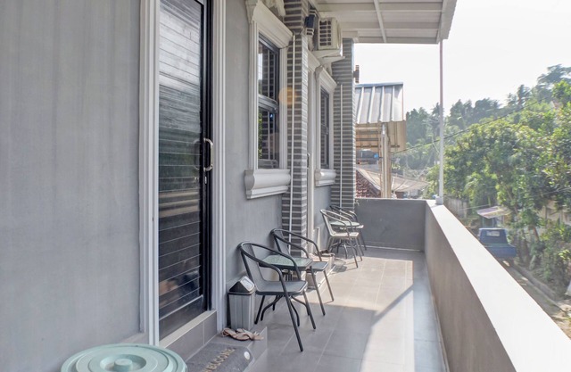 OYO Life 92830 Homestay Slamet Riadi Iv