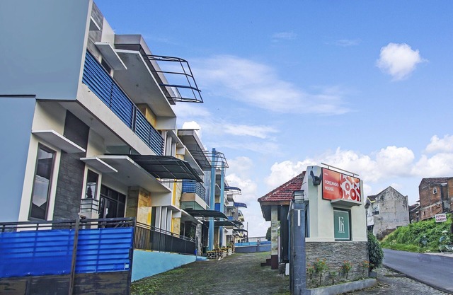 OYO Living 90950 Forzando House