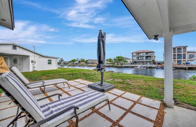 Oyster House, WATERFRONT 3b, Kayaks, BIKES, Games