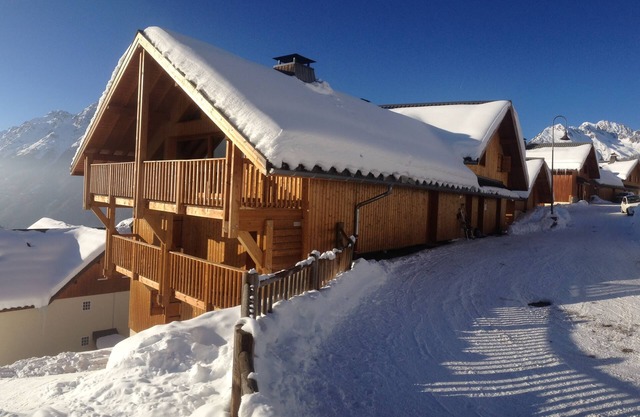 Oz/Alpe d'Huez 110m slopes, up to 21 people, Hammam, en-suite bedrooms