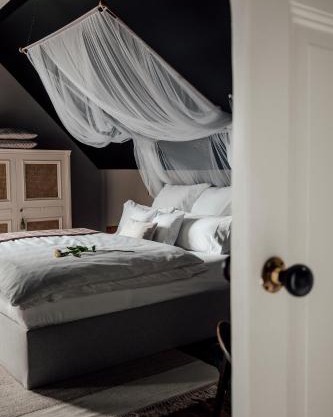 Pärchen Auszeit am Rande der Heide Tokajer Zimmer