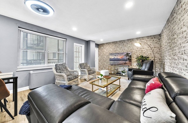 P/8G Remodel 2BR/2BA downtown ATL- Parking & Balcony