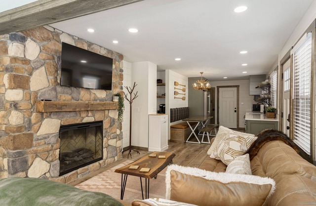 Paddler's Paradise: Serene Lake-Front Retreat in Lake Orion, MI