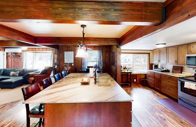 Pair of dog-friendly cabins with outdoor areas, fireplace, foosball, & 2 W/Ds