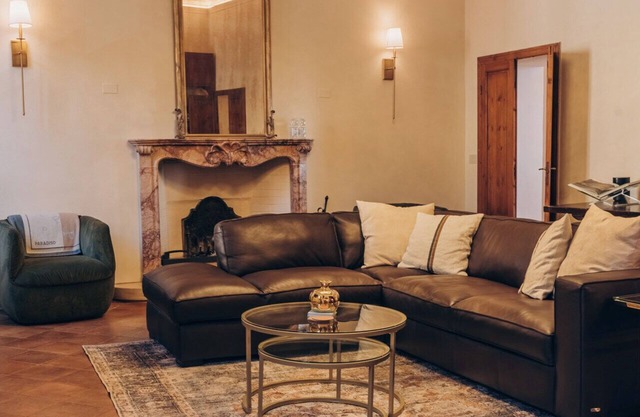 Palazzo Tamanti - 4 King BR 6 Bath Estate Home in Montalcino Center
