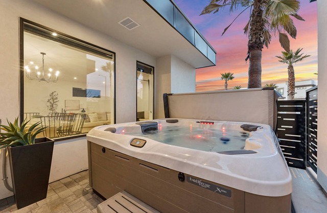 Palm Desert Oasis: Desert Color Lagoon + Beaches