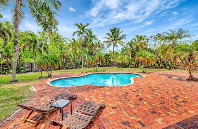 Palm Tree Paradise House with Private Heated Pool.