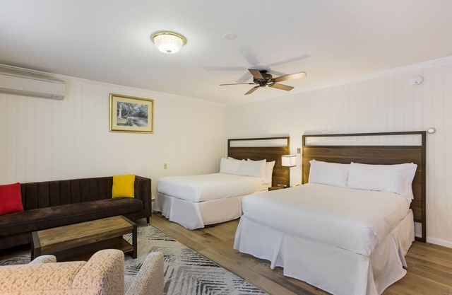 Palmer House Resort - Deluxe Two Double Beds 4