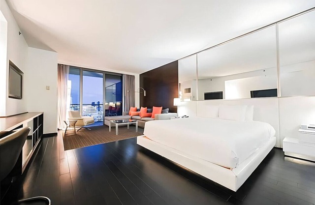 Palms Place Hotel StripView