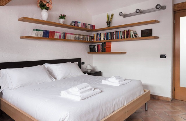 Panfilo Castaldi 17 - One Bedroom Apartment, Sleeps 4