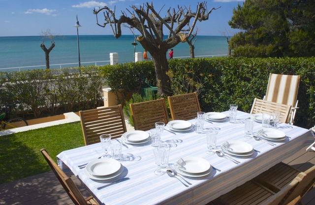 Panoramic Beach-Front Living