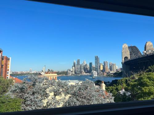 Panorama Firework View - Classic 4-Level Terrace Style Living in Kirribilli !