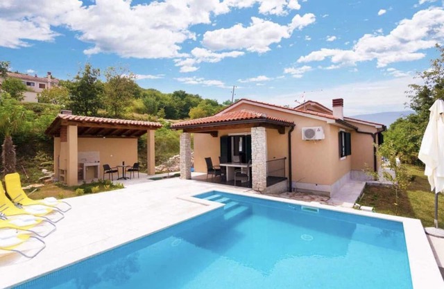 Panoramic holiday house with pool