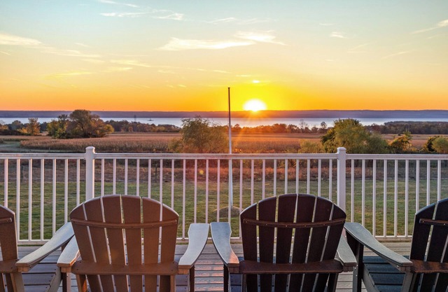 Panoramic lake view retreat with firepit! Centrally located on Wine Trail!