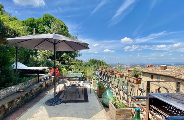 Panoramic Nest In Montalcino