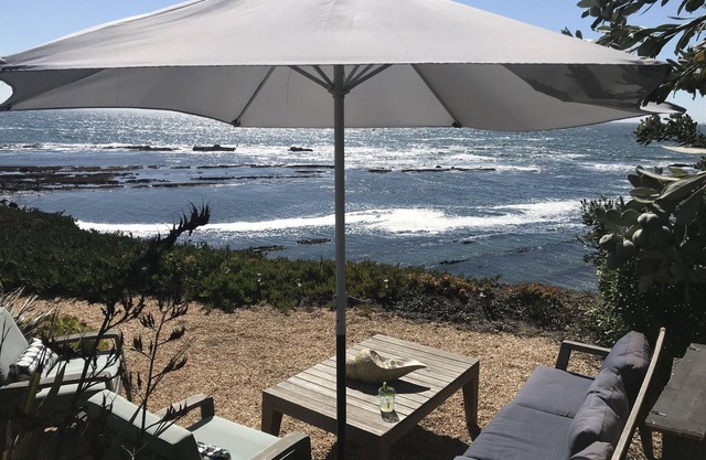 PANORAMIC OCEANFRONT PROPERTY ~ SEA GLASS COTTAGE!