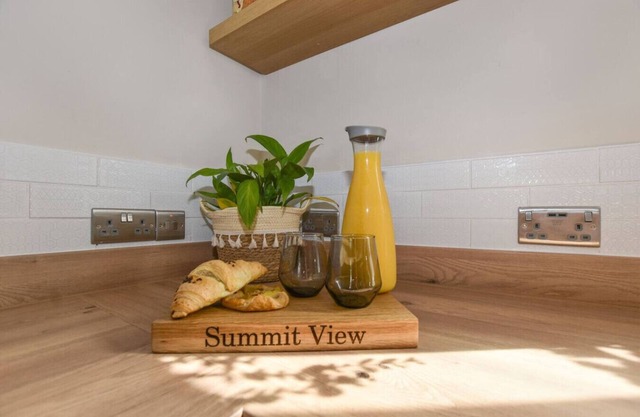 Panoramic Sunset Views - Free Parking