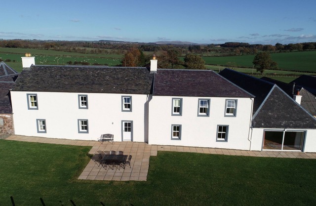 Pant Farmhouse - a house that sleeps 12 guests in 6 bedrooms