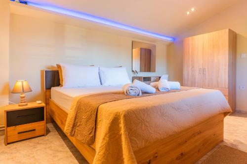 Papi's free parking Villa