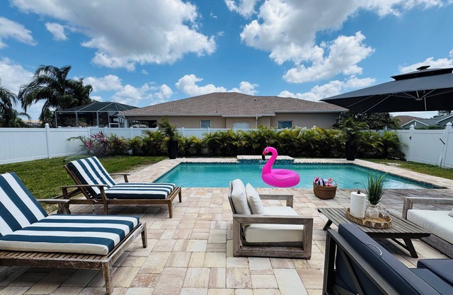 Paradise 4 Bedroom Heated Pool Home Near IMG Academy and Siesta Key Beach