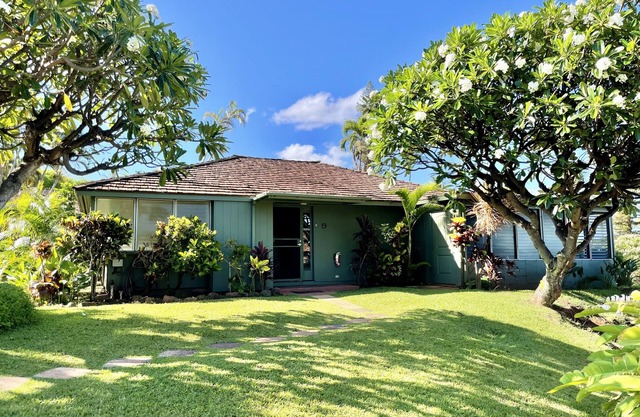 Paradise Found: Spacious & Comfortable Hawaiian Cottage