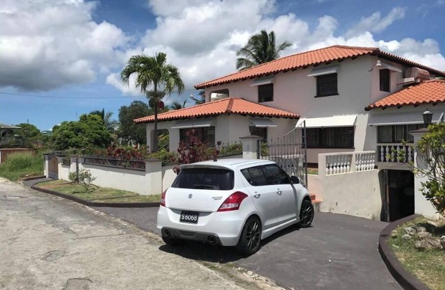 Paradise get away near beach,loaner car available low rate 30.USD daily.