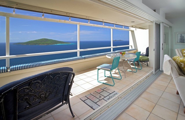 Paradise Palms w/Pool and Panoramic Ocean Views and generator!