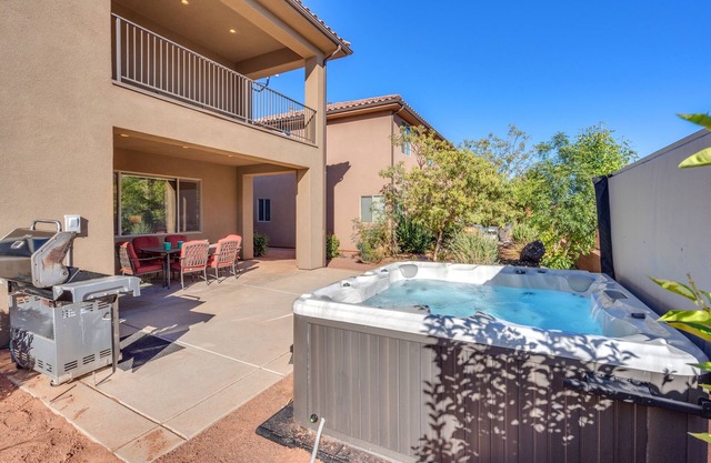 Paradise Village Resort 104| Resort View, Private Hot Tub, Short Walking distance to Resort