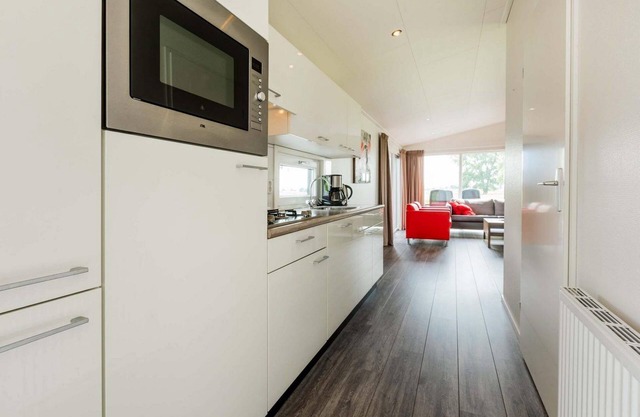 ✓ Parel at Recreatiepark het Esmeer ✓ Holiday home for 4 persons ✓ Located in Aalst (Gelderland) ✓ Waterside holiday park ✓ Book directly through the park