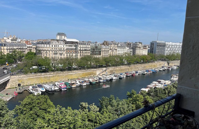 Paris Skyline View 70m² on the Seine!
