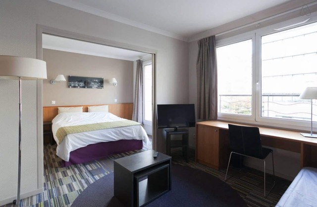 Paris15 Terrace Parking, 1bedroom, sleeps 4