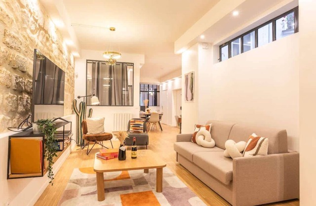 ParisConciergerie - Duplex for 12 with Cinema, 4BR