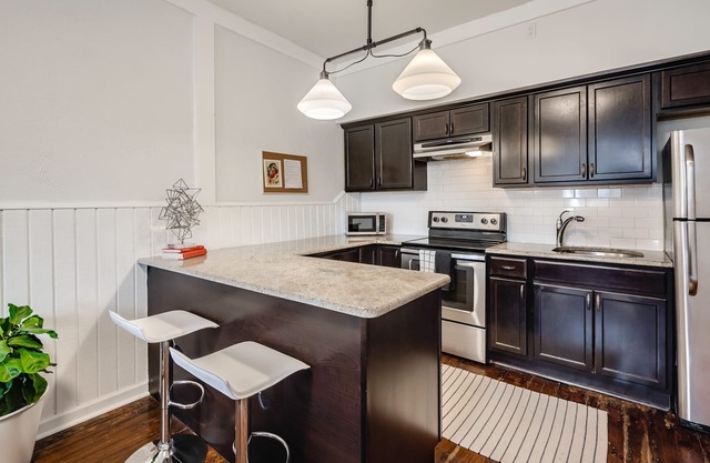 Parkside Charm – Cozy 1BR Corner Property