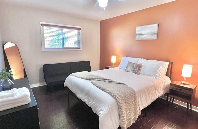 Parkside home close to campus - 3 BD 2 BA