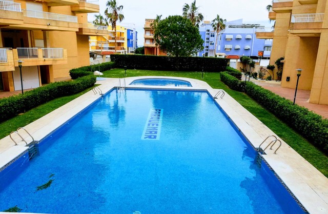 Parquemar III-IV bl.I esc.C 1º pta.1 Solo Familias