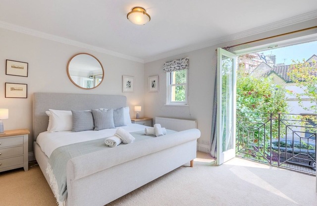 Pass the Keys | Central Mews house with parking