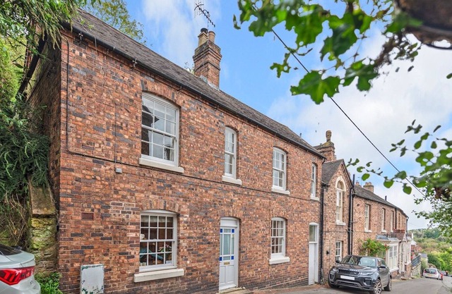 Pass the Keys | Cosy 2 Bed Cottage With Views of The Iron Bridge