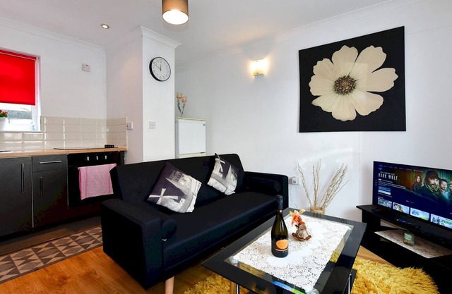 Pass the Keys | Stylish House with Great location in Canton