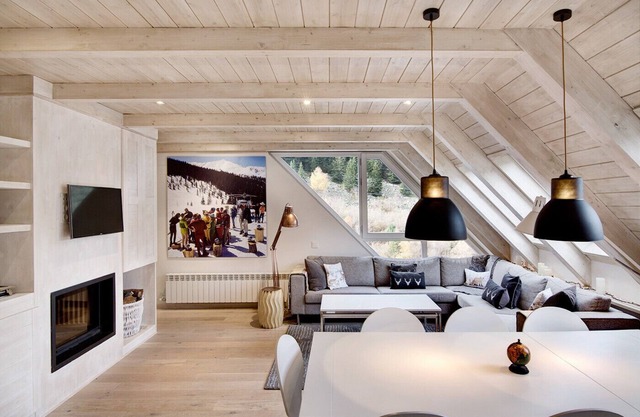 Passarell its a Beautiful typical mountain triplex for 12p at the foot of slopes in Baqueira 1500