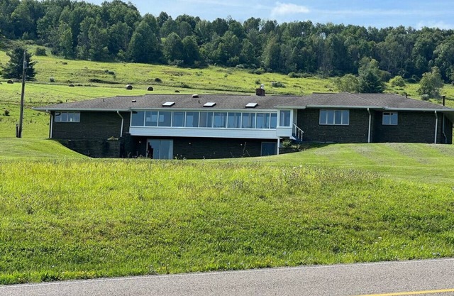 Pastoral 2BDR near Trails | Firepit + Game Room