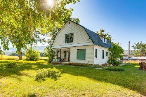 Patio and Mountain Views Farmhouse in Mancos!