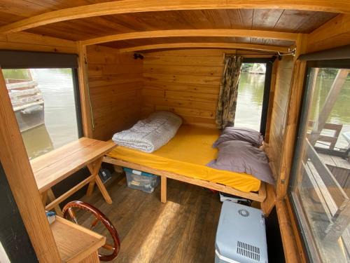 Patouillet bateau naviguant