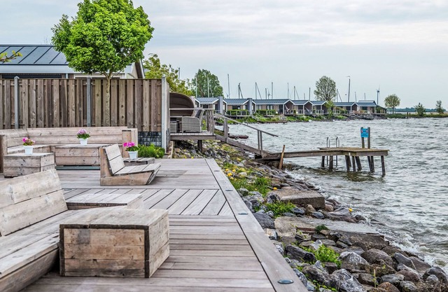 Pavilion Waterfront 6 by Interhome