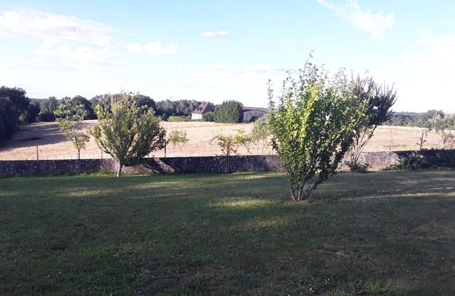 Peace and relaxation in the heart of white Périgord