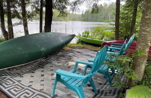 Peaceful 2-bedroom home on Rainbow Lake