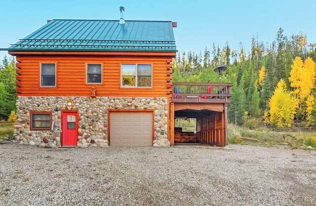 Peaceful 3-bedroom cabin 20 minutes to Winter Park Resort - hot tub, EV charger